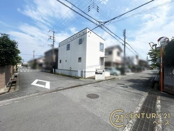 大和高田市市場　一戸建の前面道路含む現地写真|■現地撮影写真■ 前面道路は６ｍ以上と広くゆったりしています！