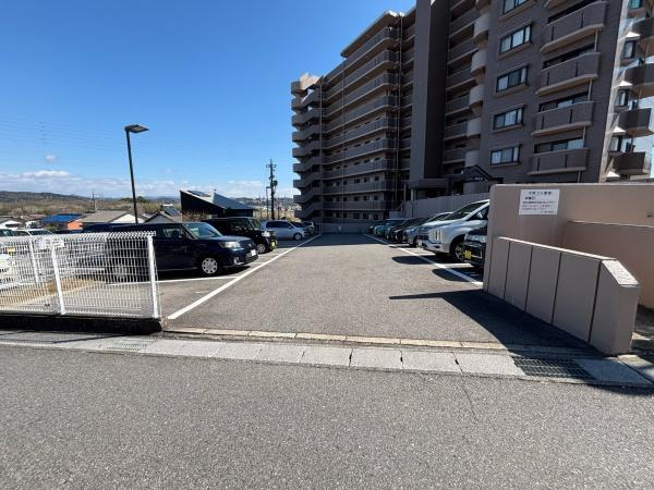 シャトー岡崎Ⅲ番館の駐車場|敷地内駐車場です。