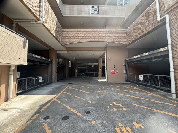 カーサビラ光ヶ丘のその他共用部分|敷地内駐車場です。