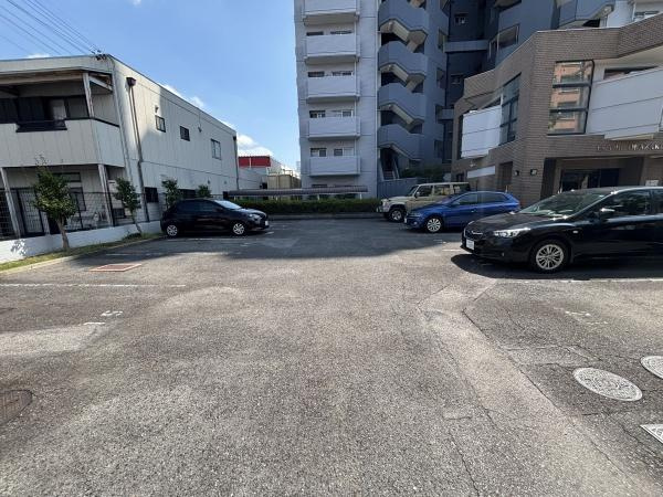 エスポア岡崎の駐車場|敷地内駐車場です。