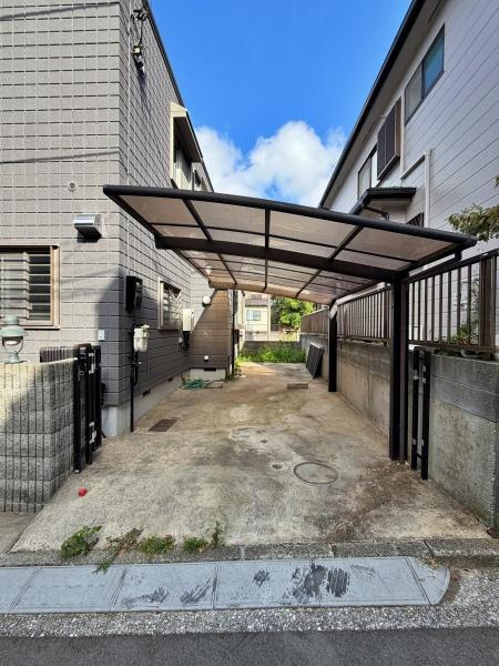 横浜市港南区港南６丁目の中古一戸建の駐車場