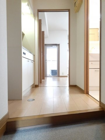 クレスト呉服町の玄関
