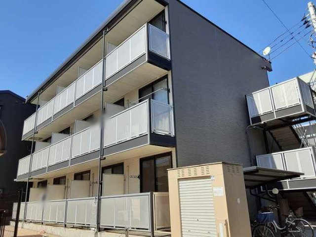 レオパレスベイサイドコート横浜の外観
