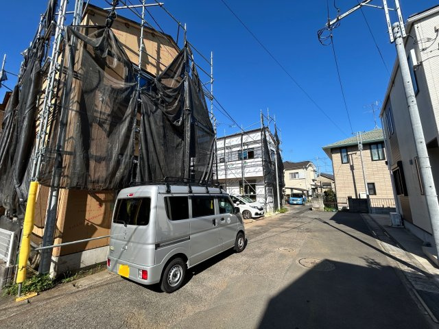 【横浜市保土ケ谷区釜台町37-18全4棟新築戸建て】★仲介手数料無料★の前面道路含む現地写真