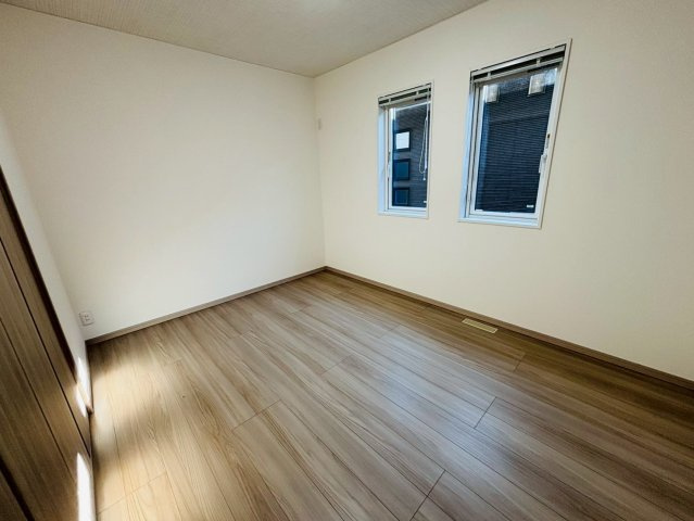 七栄　新築平屋戸建て　２号棟の洋室