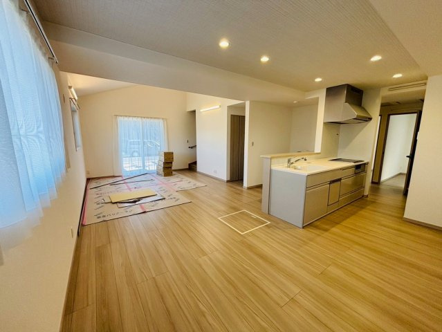 七栄　新築平屋戸建て　２号棟の居間・リビング