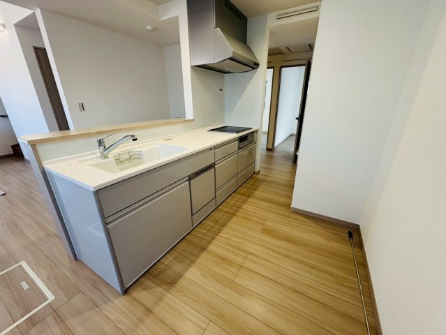 七栄　新築平屋戸建て　２号棟のキッチン