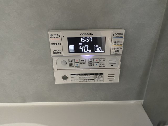 総社市門田新築戸建の発電・温水設備