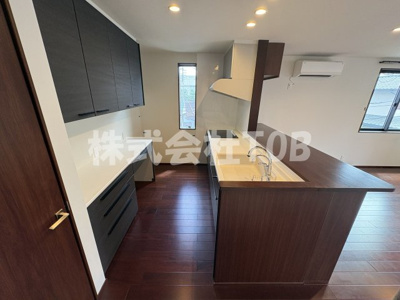【キッチン】 | 世田谷区宮坂１丁目戸建-再契約型- | 2F　IH3口グリル、食洗器付き※クリーニング完了前※