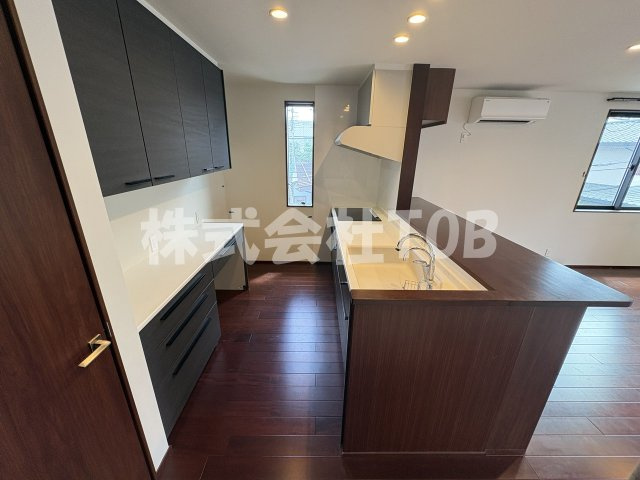 【キッチン】 | 世田谷区宮坂１丁目戸建-再契約型- | 2F　IH3口グリル、食洗器付き※クリーニング完了前※