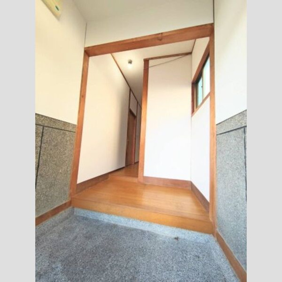 【玄関】 | 浪打町2-19戸建賃貸