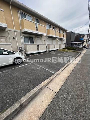 カーサフェリーチェの駐車場