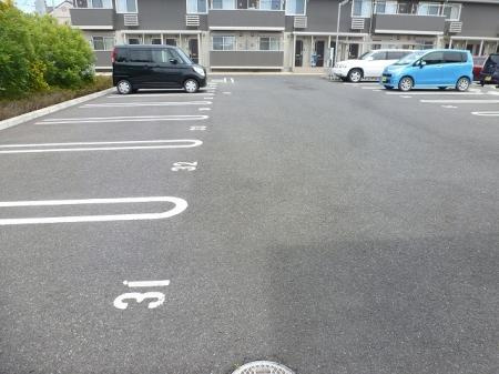 ナディア Ａ棟の駐車場