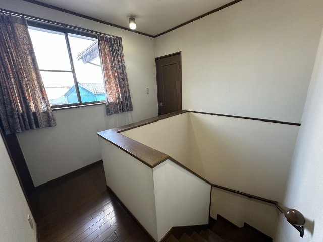 中古住宅　細畑4丁目の内装|階段