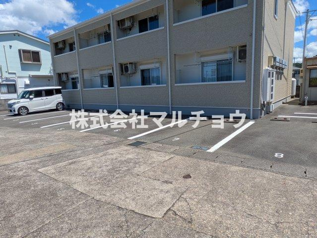 メティーアの駐車場|車をお持ちの方に嬉しい駐車場付きの物件です