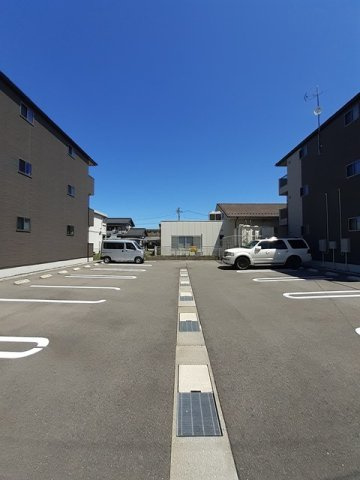 イル・パラディーゾ　Ⅰの駐車場
