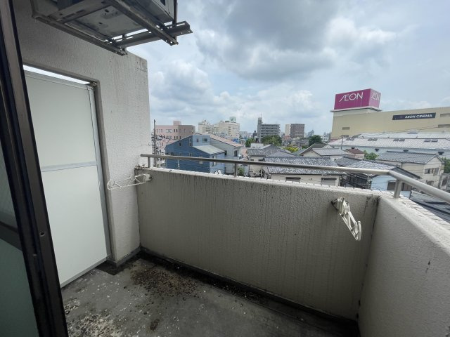 -三丁目不動産-　キャッスルマンション熊谷のバルコニー|バルコニーからの眺めを楽しみながら食事をしませんか