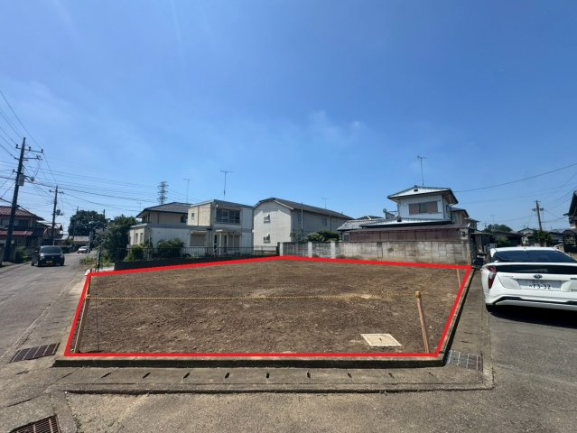 -三丁目不動産事務員-　太田市烏山上町　の前面道路含む現地写真