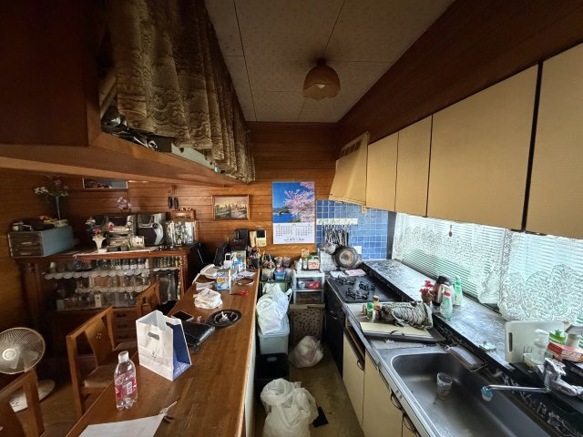 【一括販売】住居・作業場・資材置き場をまとめて確保！埼玉県幸手市北２丁目、南２丁目のキッチン|2F-対面式のカウンター仕様。調理中も居室との会話が弾みます。