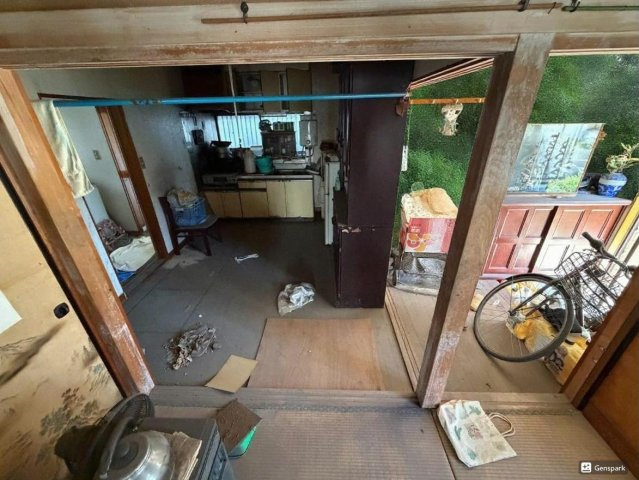【一括販売】住居・作業場・資材置き場をまとめて確保！埼玉県幸手市北２丁目、南２丁目の居間・リビング|1F部分のリビング、キッチンです