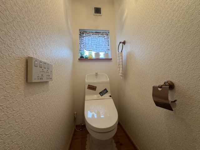 -三丁目不動産-　深谷市人見　平成28年築のトイレ|ゆったりとした空間のトイレです
