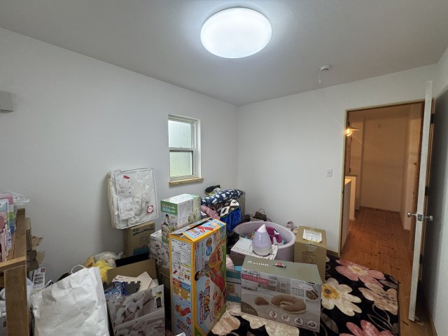 -三丁目不動産-　深谷市人見　平成28年築の洋室|スタンダードな洋室です