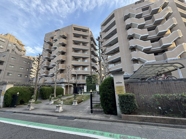 ガーデンズ国立西館の外観|外観もきれいです