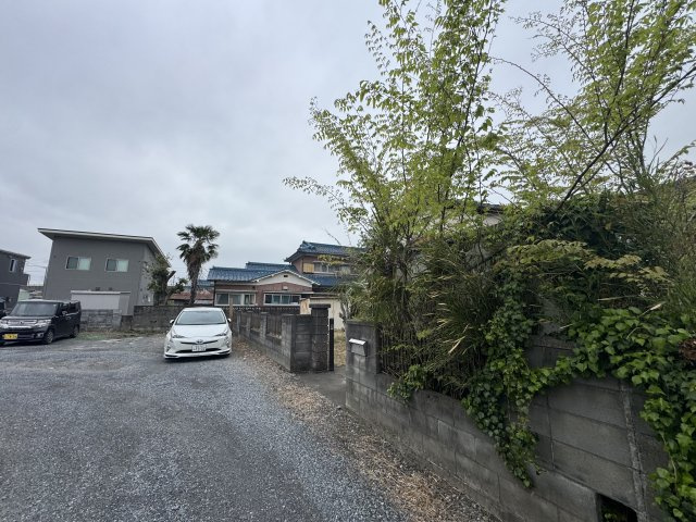 -三丁目不動産-　熊谷市佐谷田　売土地の前面道路含む現地写真