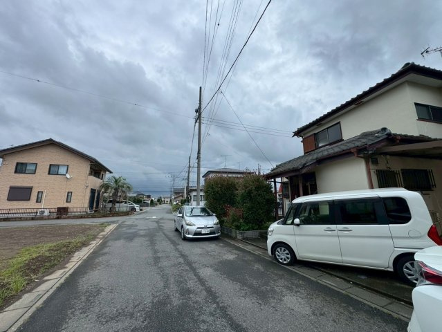 -三丁目不動産-　深谷市岡1丁目　昭和57年築の前面道路含む現地写真|前面道路含む現地写真です