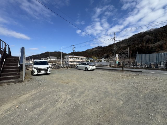 -三丁目不動産-　児玉郡神川町渡瀬　1棟アパートの駐車場|車をお持ちの方に嬉しい駐車場付きの物件です