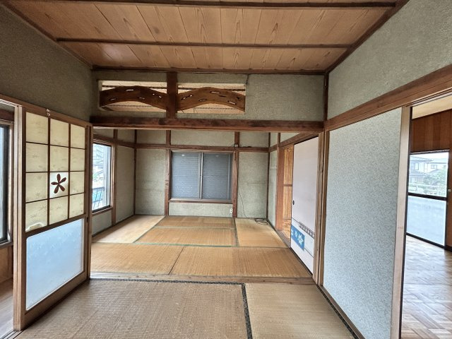 レトロな趣とゆったりとした裏庭～埼玉県久喜市栗橋北2丁目～の和室|2つの和室を繋げて、ひと続きの広い空間として利用できます。