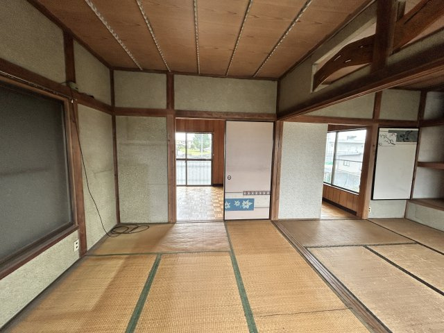 レトロな趣とゆったりとした裏庭～埼玉県久喜市栗橋北2丁目～の和室|収納家具の配置がしやすく、好みの空間に整えやすい一室