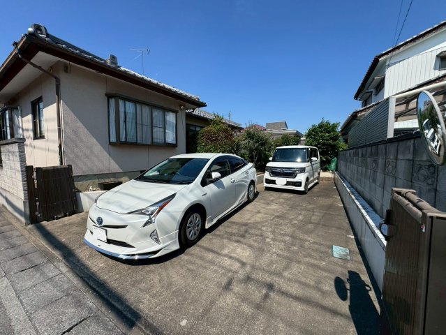 -三丁目不動産-　本庄市栄2丁目　平成元年築　平屋の駐車場