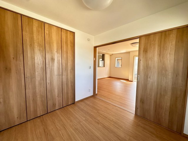ワイウッドコート館林市足次町第2期の洋室|スタンダードな洋室です