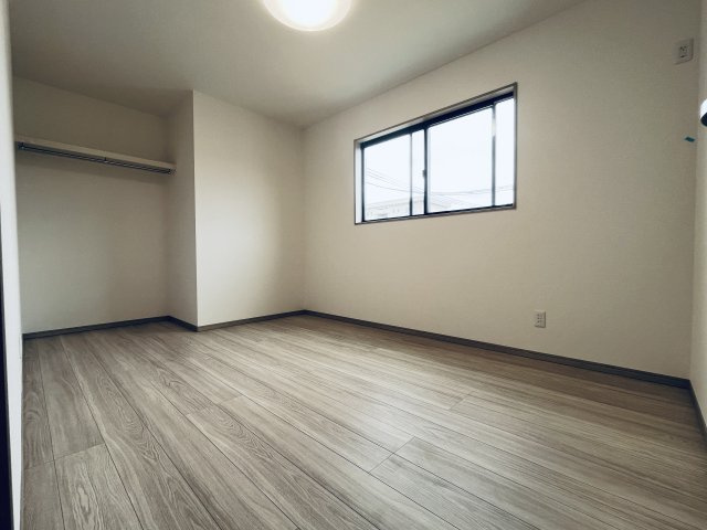 ワイウッドコート久喜市青葉第7期の洋室|広々とした洋室です