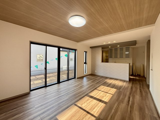 ワイウッドコート太田市飯塚町第6期の居間・リビング|おしゃれな居間です