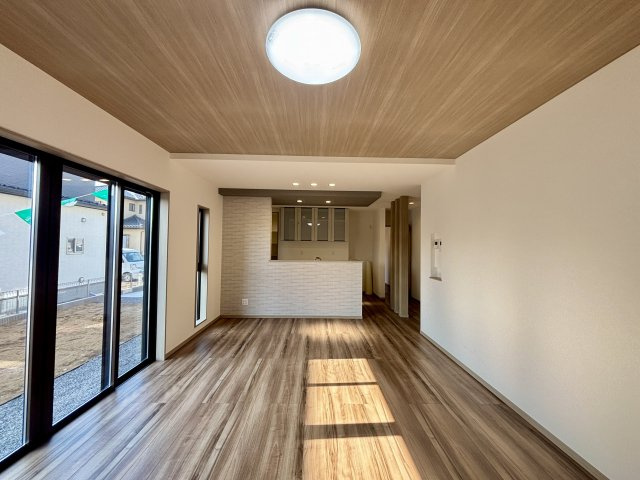 ワイウッドコート太田市飯塚町第6期の居間・リビング|こちらの居間で趣味の時間をお楽しみください