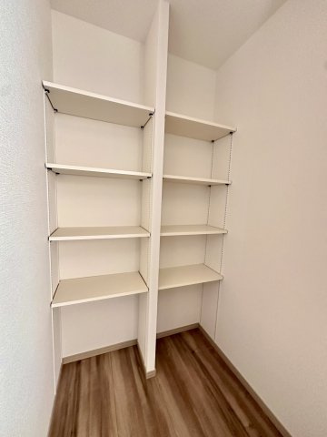 ワイウッドコート太田市飯塚町第6期の収納|こまごまとしたものを収納できそうですね