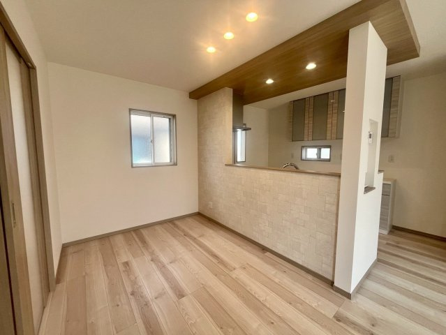 ワイウッドコート太田市飯塚町第6期のダイニング