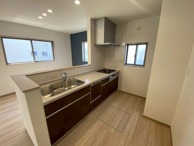 ワイウッドコート加須市久下第7期のキッチン|コンパクトなキッチンで掃除もラクラク