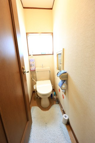 平成4年築・駐車3台可～群馬県北群馬郡榛東村～のトイレ|窓もあり明るいトイレです