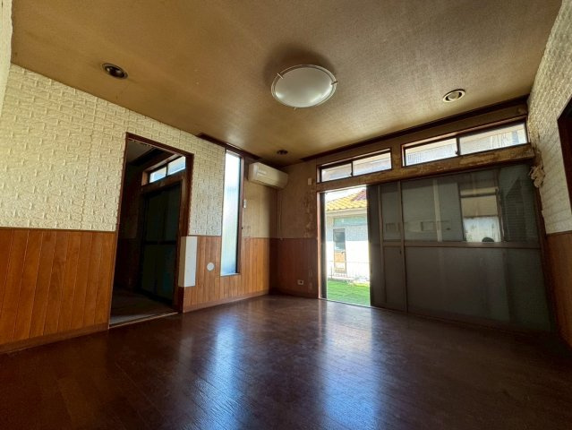 -三丁目不動産-　小川町東小川4丁目　東南角地の洋室|コンパクトで使いやすい洋室です
