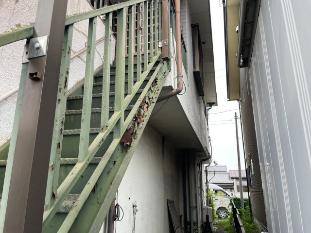 夢を叶える店舗付き住宅～埼玉県秩父市阿保町～のその他|店舗と住居の動線をきっちり分けられる、2階への独立階段
