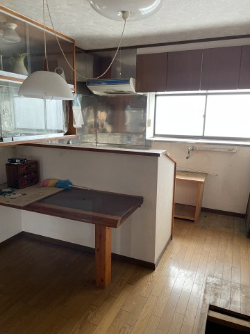 夢を叶える店舗付き住宅～埼玉県秩父市阿保町～のキッチン|2Fキッチンです。お料理をしながら家族やゲストを身近に感じられる対面スタイル