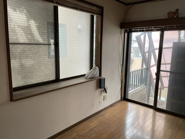 夢を叶える店舗付き住宅～埼玉県秩父市阿保町～の居間・リビング|1階の賑わいから離れ、プライベート時間を心地よく過ごせる居室
