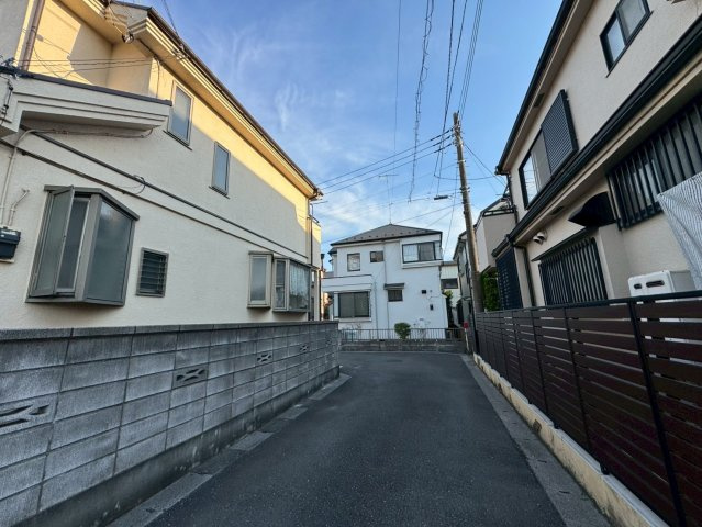 -三丁目不動産-　熊谷市肥塚　平成3年築の前面道路含む現地写真|前面道路含む現地写真です