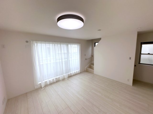三鷹市深大寺二丁目戸建の居間・リビング