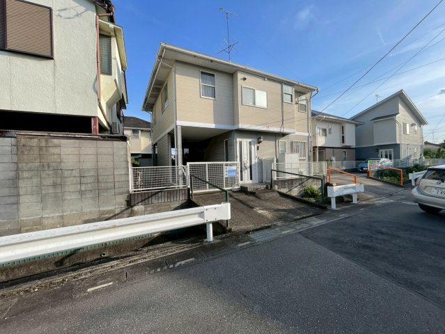 -三丁目不動産-　熊谷市柿沼　平成7年築の前面道路含む現地写真|前面道路含む現地写真です