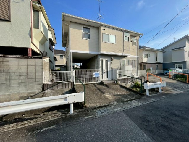 -三丁目不動産-　熊谷市柿沼　平成7年築の前面道路含む現地写真