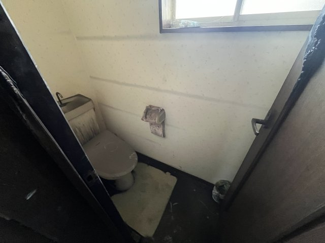 群馬県佐波郡玉村町飯塚　中古戸建　～窓から緑豊かな田園風景を望む、平坦で穏やかな住環境。～のトイレ|2階